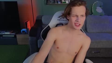 Snapshot of lilteddyboy chatting on 10.11.25 lilteddyboy online show from 10.11.25