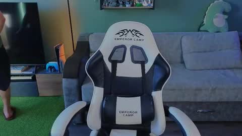 Snapshot of lilteddyboy chatting on 10.18.25 lilteddyboy online show from 10.18.25