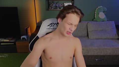 Snapshot of lilteddyboy chatting on 10.24.25 lilteddyboy online show from 10.24.25