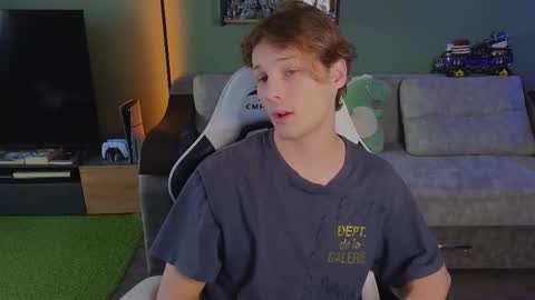 Snapshot of lilteddyboy chatting on 10.25.25 lilteddyboy online show from 10.25.25