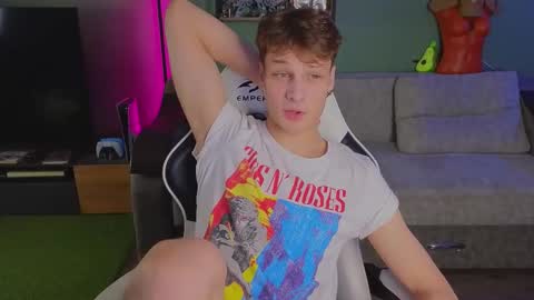 Snapshot of lilteddyboy chatting on 11.05.25 lilteddyboy online show from 11.05.25