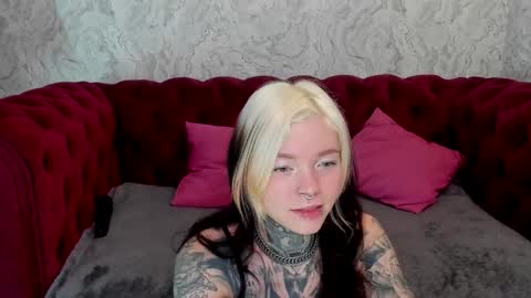 Snapshot of lilu_kayden chatting on 01.27.25 Little slave Kayden online show from 01.27.25
