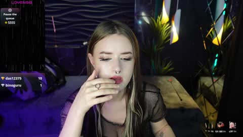 Snapshot of lily_moonlight chatting on 01.15.25 Lily online show from 01.15.25