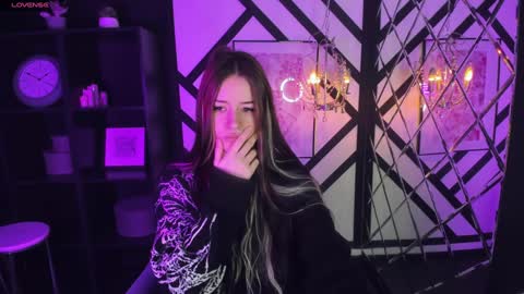 Snapshot of lily_moonlight chatting on 01.23.25 Lily online show from 01.23.25