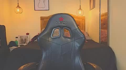 lily_sanderss online show from 12.17.25