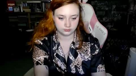 Snapshot of lily_shamy chatting on 09.30.25 Alice online show from 09.30.25
