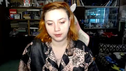 Snapshot of lily_shamy chatting on 10.16.25 Alice online show from 10.16.25