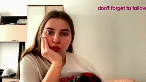 Snapshot of lily_smily chatting on 12.19.24 Lily online show from 12.19.24