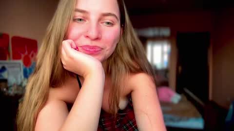 Snapshot of lily_smily chatting on 02.26.25 Lily online show from 02.26.25