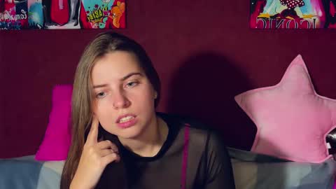 Snapshot of lily_smily chatting on 09.18.25 Lily online show from 09.18.25