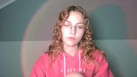 Snapshot of lily_tayberry chatting on 09.14.25 small lily online show from 09.14.25
