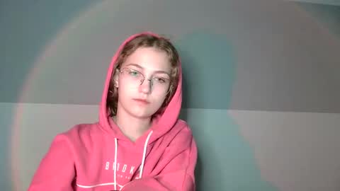 Snapshot of lily_tayberry chatting on 09.30.25 small lily online show from 09.30.25