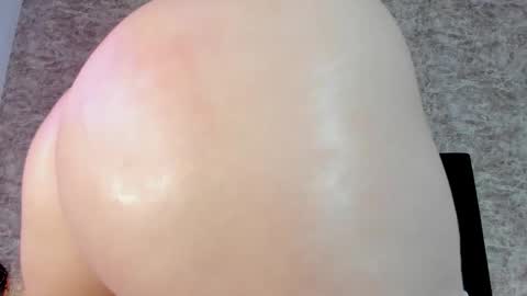 Snapshot of lily_woodz chatting on 11.14.25 LilyWoodz online show from 11.14.25