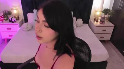 Snapshot of lily_woodz chatting on 06.12.26 LilyWoodz online show from 06.12.26