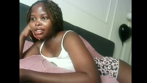Snapshot of lilycelest chatting on 05.26.26 lilycelest online show from 05.26.26