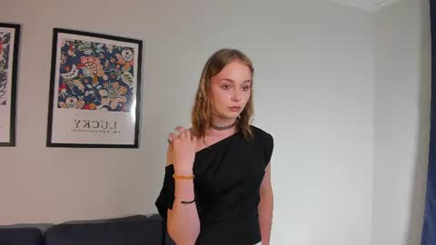 Snapshot of lilycoliins chatting on 07.13.26 lilycoliins online show from 07.13.26