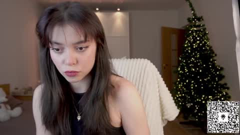 Snapshot of lilyewing_ chatting on 12.16.24 Lily online show from 12.16.24