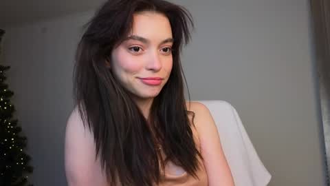 Snapshot of lilyewing_ chatting on 01.16.25 Lily online show from 01.16.25