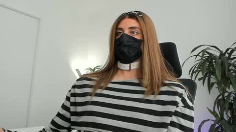 Lily Reina online show from 03.30.26