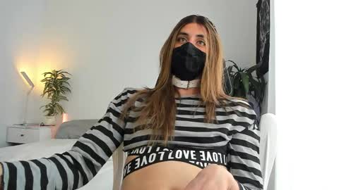 Lily Reina online show from 04.14.26