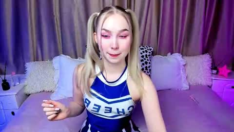 Snapshot of lilystarlight chatting on 10.13.25 Lilian online show from 10.13.25