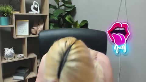 Lily online show from 03.04.26