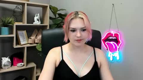 Snapshot of lilysweetxo chatting on 06.28.26 Lily online show from 06.28.26