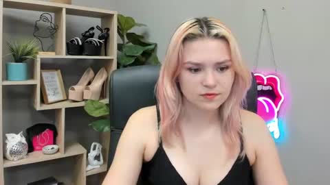 Snapshot of lilysweetxo chatting on 07.16.26 Lily online show from 07.16.26