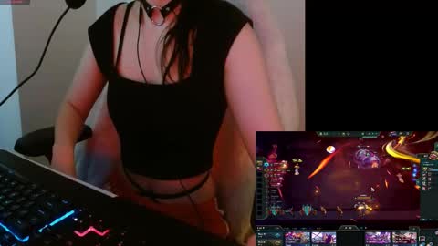 Snapshot of lilythrone chatting on 10.10.25 Lily Rone online show from 10.10.25