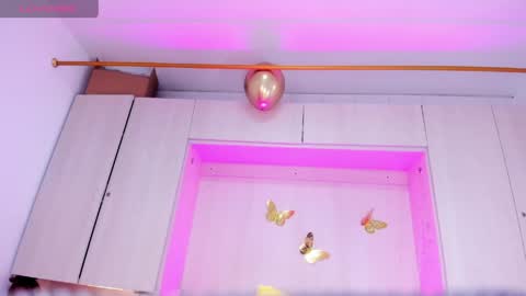 lilywhitee1 online show from 04.11.26