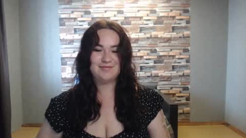 Snapshot of limalagris chatting on 06.27.26 busty princess online show from 06.27.26