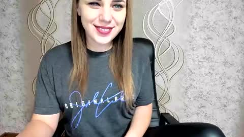 Snapshot of limebabykristi123 chatting on 11.23.25 online show from 11.23.25