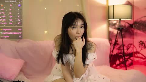 Snapshot of lin_kun chatting on 02.13.25 Lin Use menu to play with me online show from 02.13.25