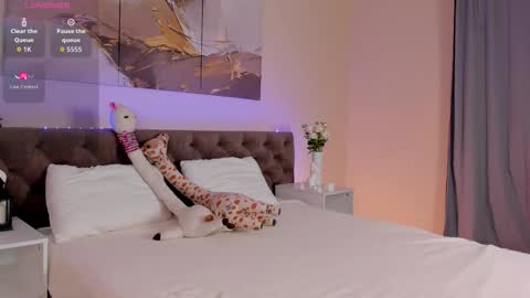 Lina blueeyed    GMT3 1100-1700 Mon Wed Thu Sat Sun online show from 11.20.25