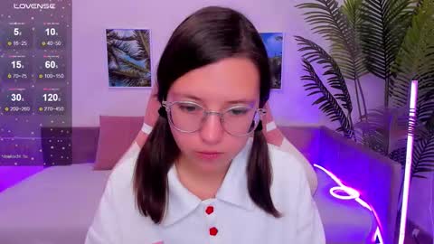 Snapshot of lina_brownie chatting on 10.06.25 Lina online show from 10.06.25