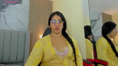 Snapshot of lina_dubois chatting on 11.25.25 LINA DUBOIS online show from 11.25.25