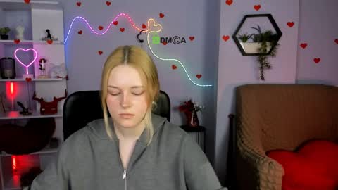 lina_fox12 online show from 04.08.26