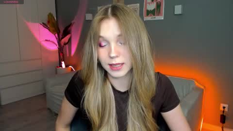 Snapshot of lina_korvin chatting on 02.05.26 Lina online show from 02.05.26