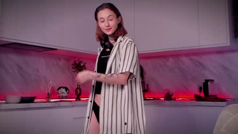 Snapshot of lina_n_kitty chatting on 12.14.24 Lina - online show from 12.14.24