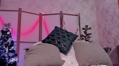 Snapshot of lina_n_kitty chatting on 12.25.24 Lina - online show from 12.25.24