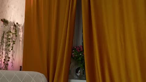 Snapshot of lina_n_kitty chatting on 02.10.25 Lina - online show from 02.10.25