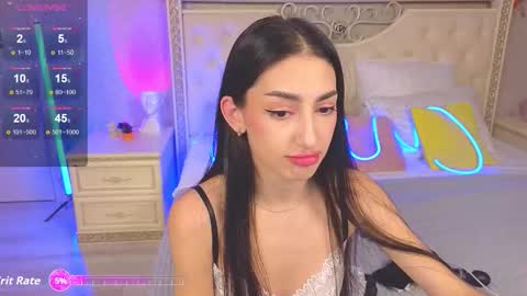 Lina Robbins  online show from 11.06.25