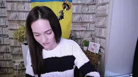 Lina online show from 10.18.25