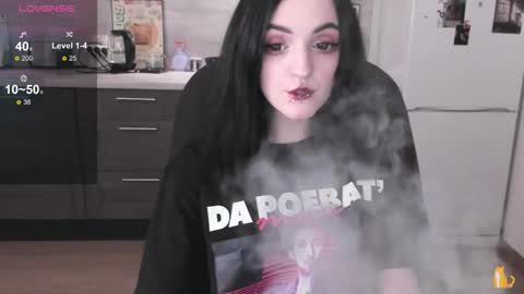 Snapshot of lina_tyaan chatting on 12.17.25 Lina 3 1715622743 online show from 12.17.25