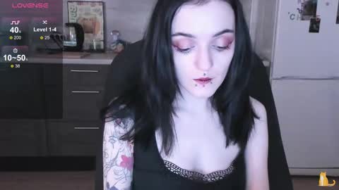 Snapshot of lina_tyaan chatting on 12.23.25 Lina 3 1715622743 online show from 12.23.25