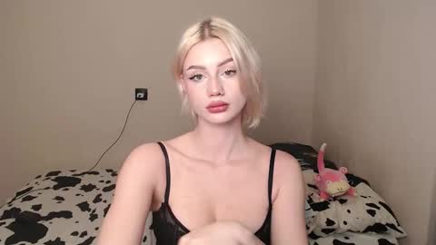 linacute52 online show from 11.30.25