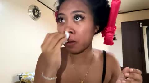 Snapshot of linadebie chatting on 11.17.25 LinaDebie online show from 11.17.25