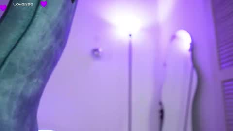 Lincy Rios  online show from 11.21.25