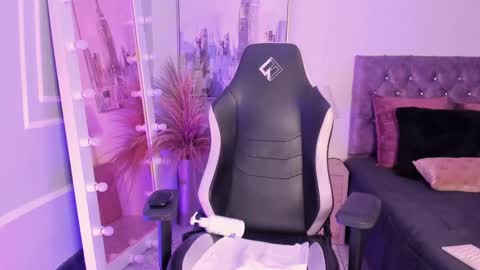 linda_caroline online show from 02.13.25