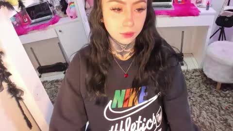 Lindaa maria  online show from 11.18.25